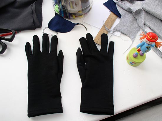 Готовая выкройка и описание пошива трикотажных перчаток. Годятся и для себя и в подарок